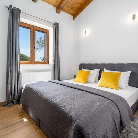 New! Promina Luxury Villa With 72Sqm Heated Pool, Jacuzzi, Infrared Sauna, Tennis Court, Media Room Bogatic Luaran gambar