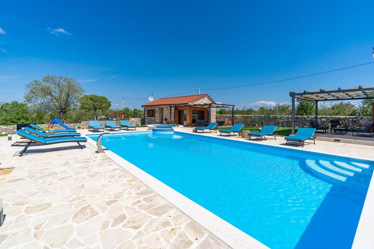 New! Promina Luxury Villa With 72Sqm Heated Pool, Jacuzzi, Infrared Sauna, Tennis Court, Media Room Bogatic Luaran gambar