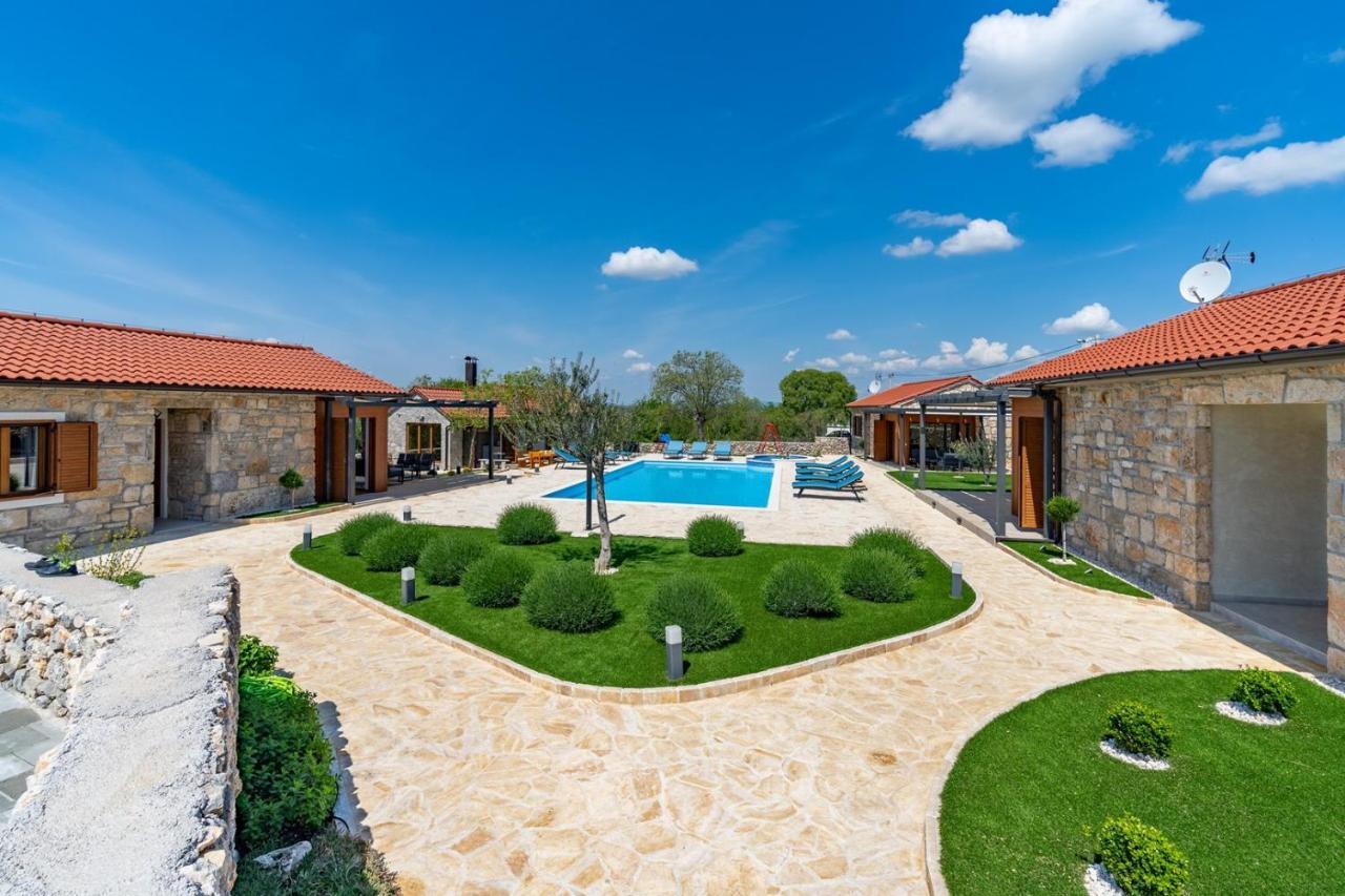 New! Promina Luxury Villa With 72Sqm Heated Pool, Jacuzzi, Infrared Sauna, Tennis Court, Media Room Bogatic Luaran gambar