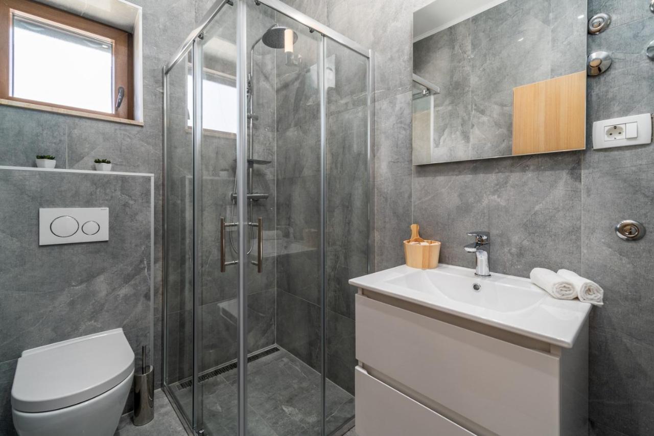 New! Promina Luxury Villa With 72Sqm Heated Pool, Jacuzzi, Infrared Sauna, Tennis Court, Media Room Bogatic Luaran gambar