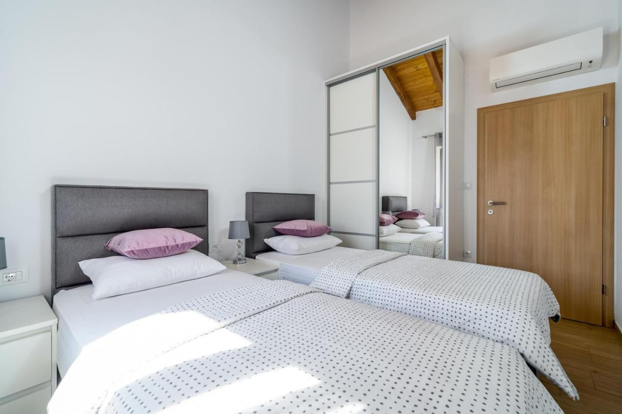 New! Promina Luxury Villa With 72Sqm Heated Pool, Jacuzzi, Infrared Sauna, Tennis Court, Media Room Bogatic Luaran gambar