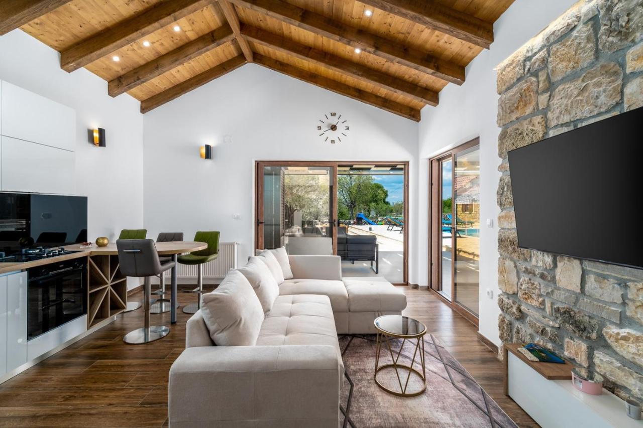 New! Promina Luxury Villa With 72Sqm Heated Pool, Jacuzzi, Infrared Sauna, Tennis Court, Media Room Bogatic Luaran gambar
