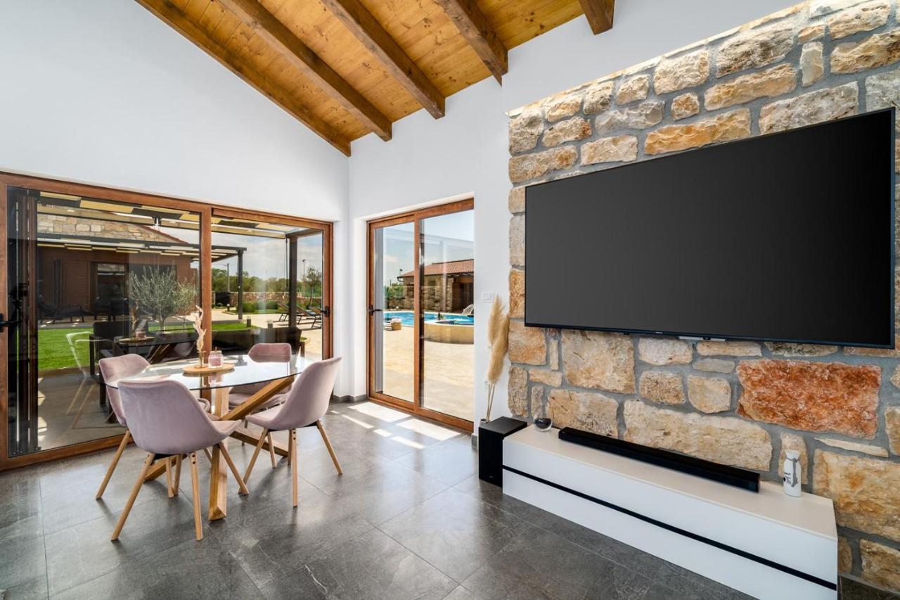 New! Promina Luxury Villa With 72Sqm Heated Pool, Jacuzzi, Infrared Sauna, Tennis Court, Media Room Bogatic Luaran gambar