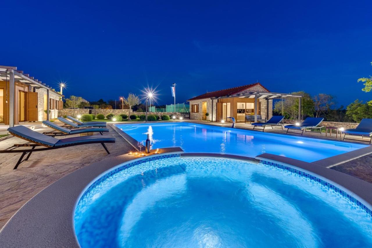 New! Promina Luxury Villa With 72Sqm Heated Pool, Jacuzzi, Infrared Sauna, Tennis Court, Media Room Bogatic Luaran gambar