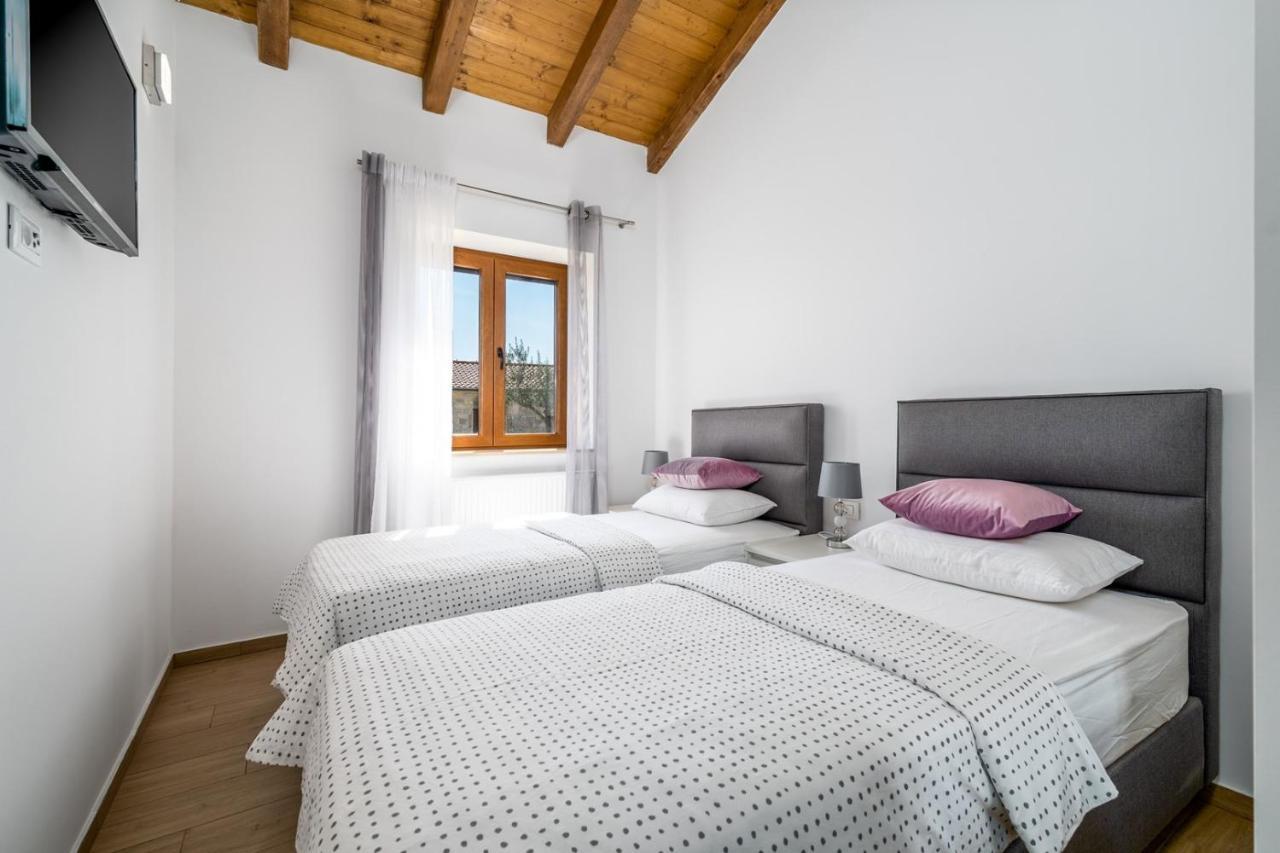 New! Promina Luxury Villa With 72Sqm Heated Pool, Jacuzzi, Infrared Sauna, Tennis Court, Media Room Bogatic Luaran gambar