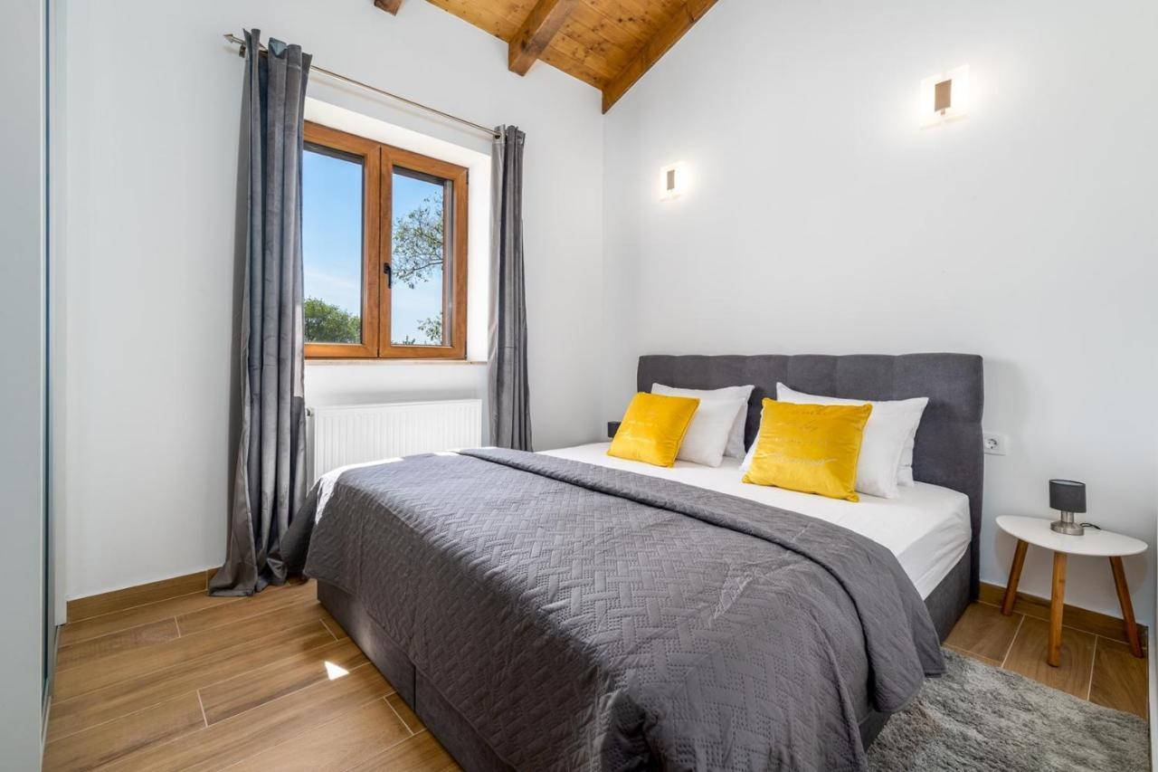 New! Promina Luxury Villa With 72Sqm Heated Pool, Jacuzzi, Infrared Sauna, Tennis Court, Media Room Bogatic Luaran gambar