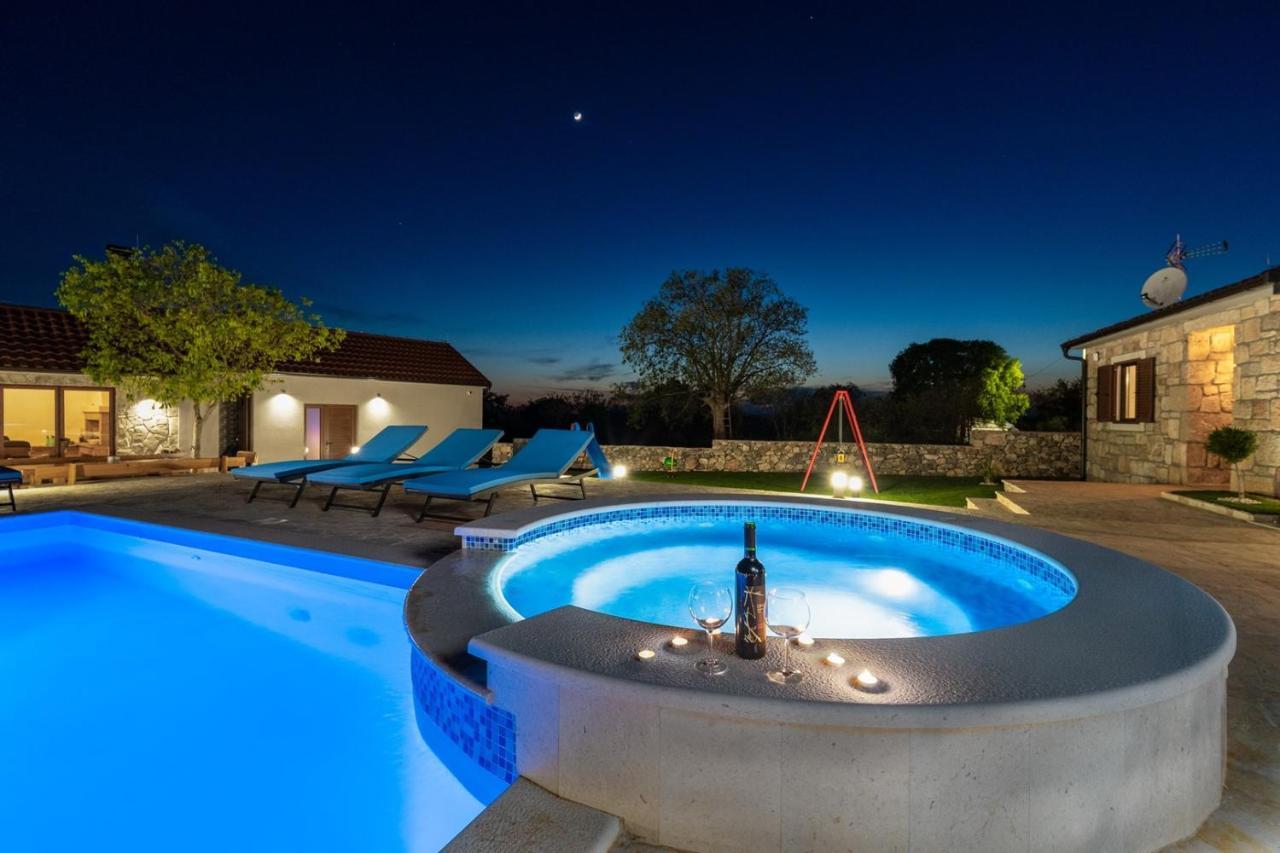 New! Promina Luxury Villa With 72Sqm Heated Pool, Jacuzzi, Infrared Sauna, Tennis Court, Media Room Bogatic Luaran gambar