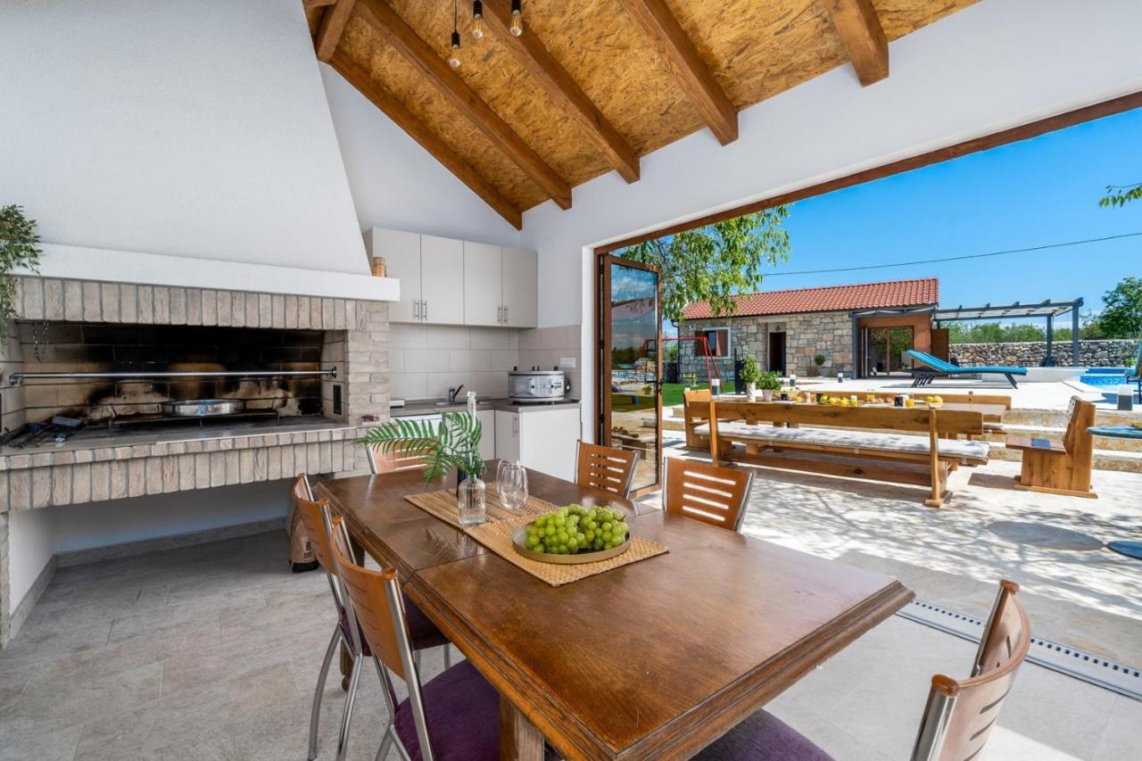 New! Promina Luxury Villa With 72Sqm Heated Pool, Jacuzzi, Infrared Sauna, Tennis Court, Media Room Bogatic Luaran gambar